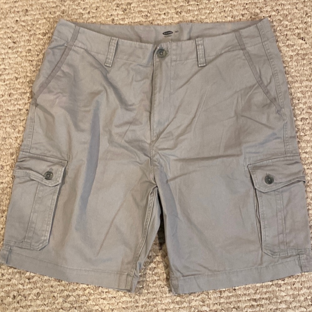Mens cargo shorts. Light gray